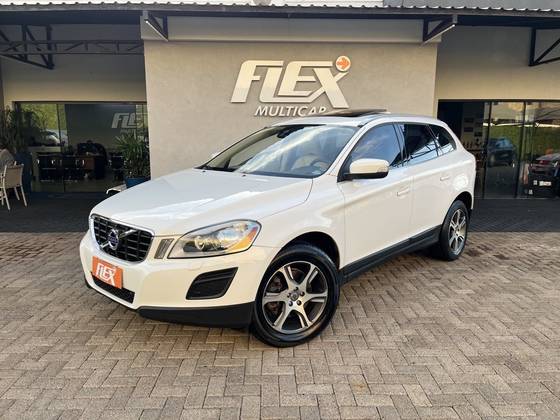 VOLVO XC60 2.0 T5 COMFORT FWD TURBO GASOLINA 4P AUTOMÁTICO VOLVO XC60 2.0 T5 COMFORT FWD TURBO GASOLINA 4P AUTOMÁTICO